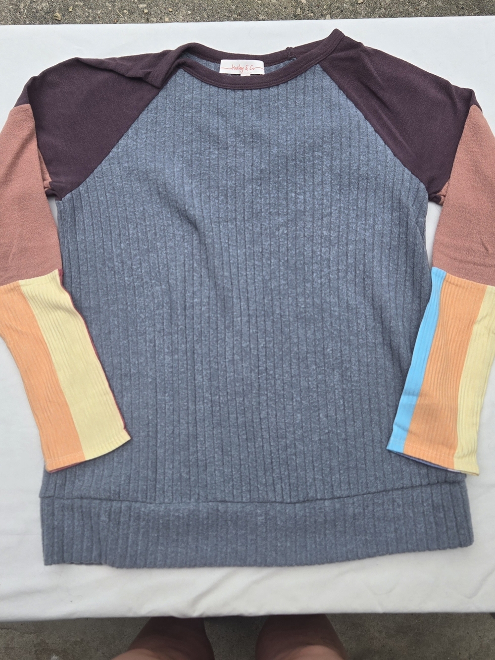 Colorblock Ribbed Long Sleeve Tee in Gray and Multicolor Sleeves